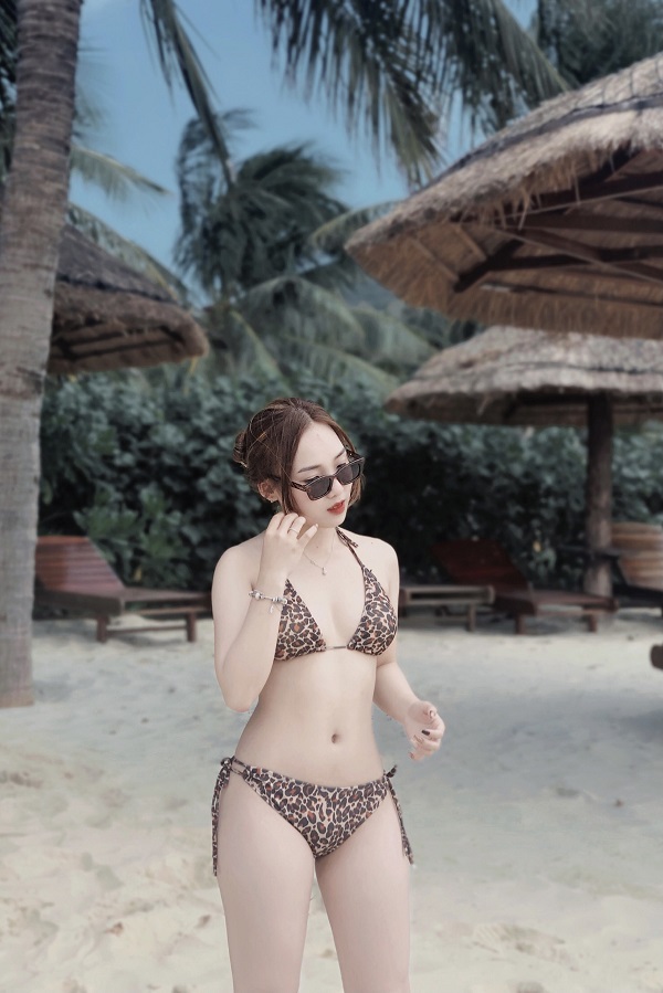 Đường cong nóng bỏng, cuốn hút của nàng model trẻ Katy Trần
