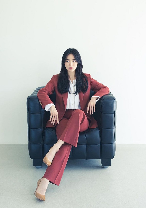 Thần thái sắc lạnh của Song Hye Kyo