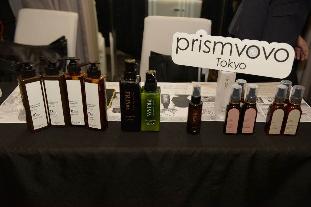 Quầy sản phẩm của Prismvovo Tokyo tại sự kiện